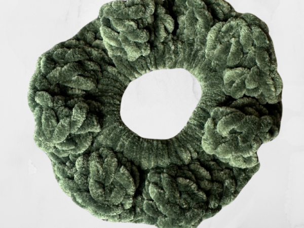 Skogsgrønn heklet scrunchie